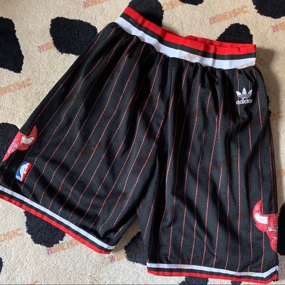 Adidas NBA Chicago Bulls Basketball Shorts Black Red Stripes